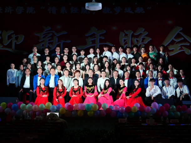 D:\Backup\桌面\新闻\1226JDB电子官方网站举办迎新年文艺晚会(院)\6合影(发文稿).jpg D:\Backup\桌面\新闻\1226JDB电子官方网站举办迎新年文艺晚会(院)\6合影(发文稿).jpg